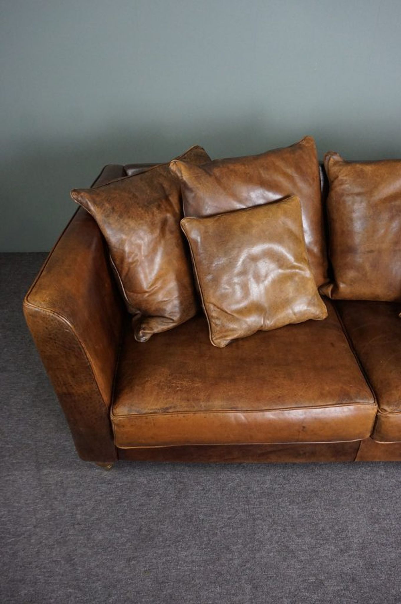 Contemporary classic sofa in sheepskin 2.5 seats