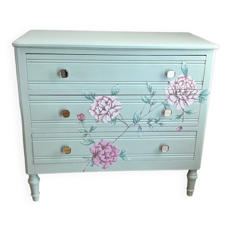 Old chest of drawers