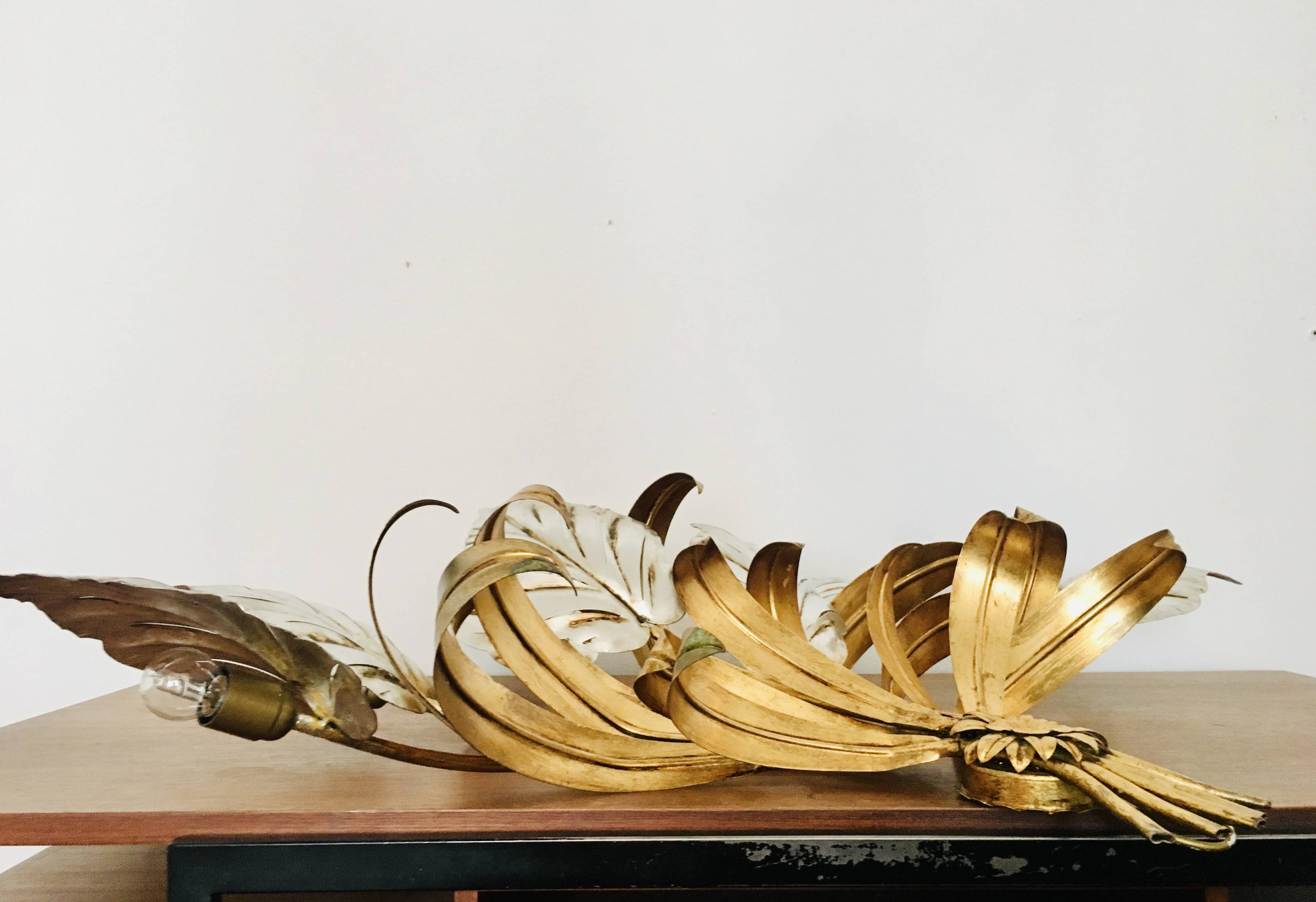 Grande applique murale de style Hollywood Regency par Hans Kögl