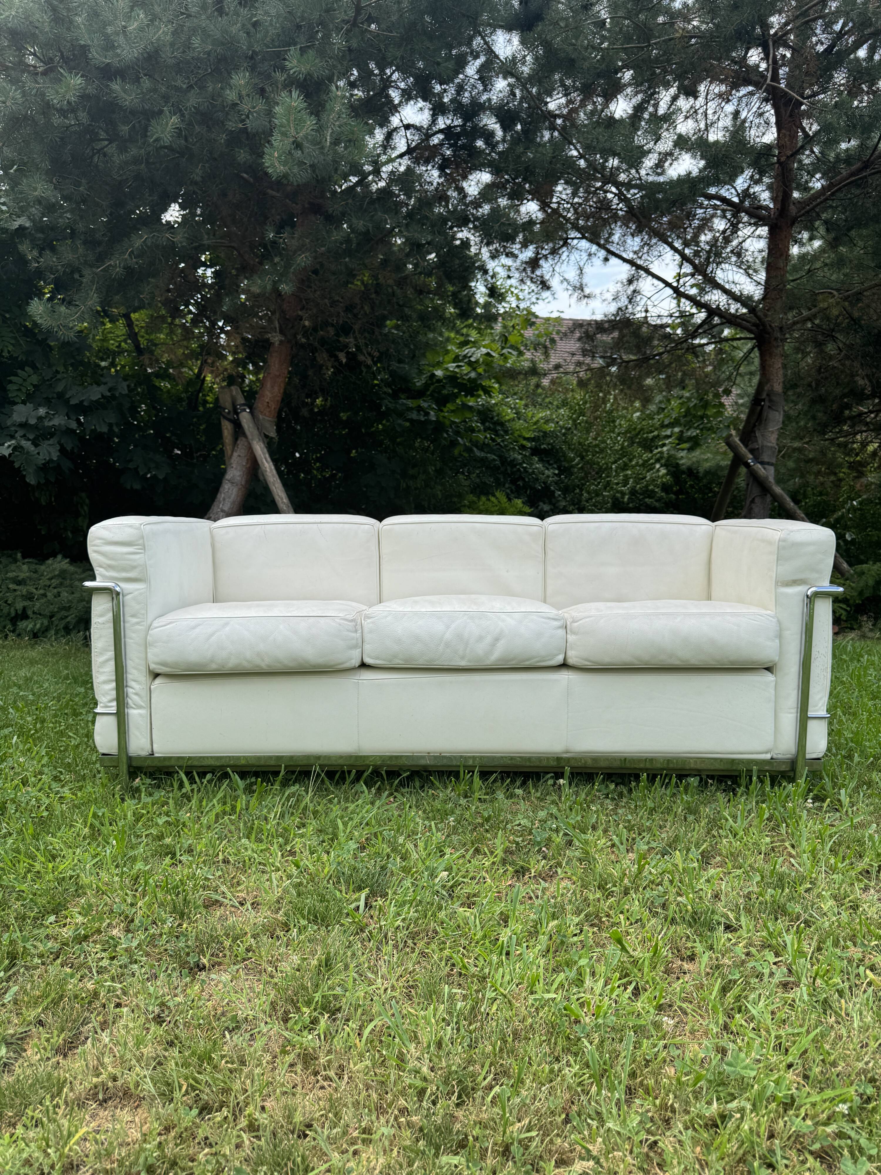 3-seater sofa 'LC2' by Le Corbusier, P. J, C. Perriand for Cassina