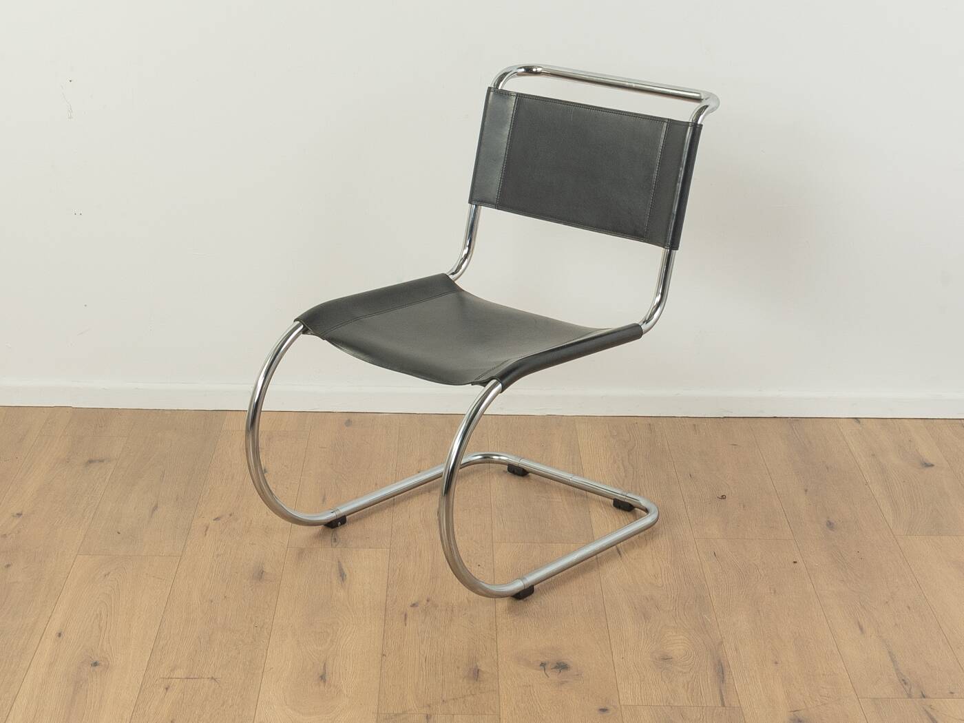 MR 10 Cantilever Chair