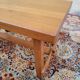 Table basse brutaliste en chêne clair