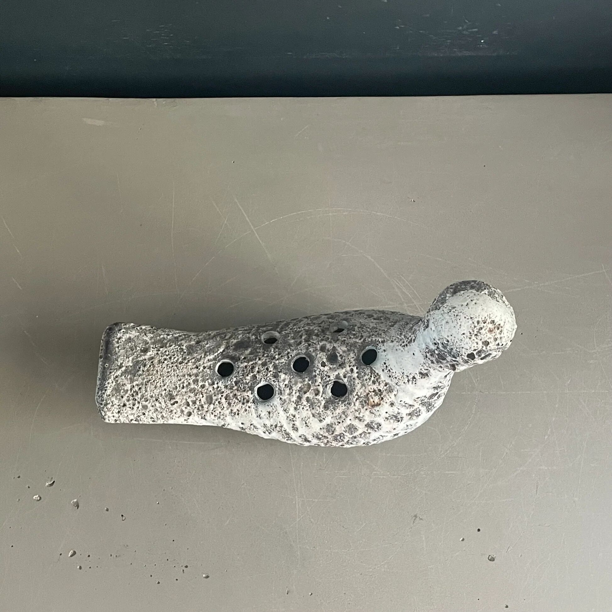 Oiseau pique-fleurs en céramique fat lava