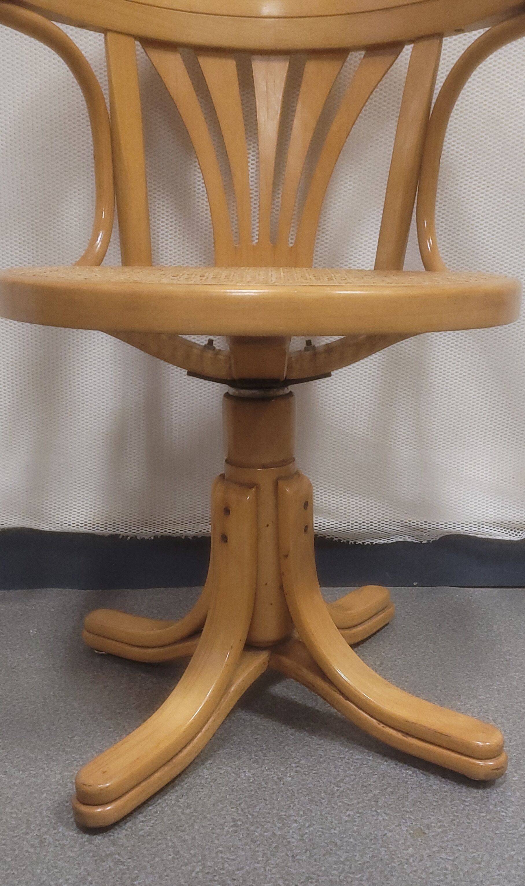 Thonet screw office chair n°5523 in canning