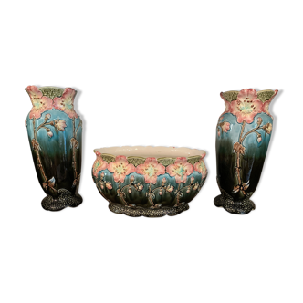 2 vases et jardinière art nouveau , barbotine , signé