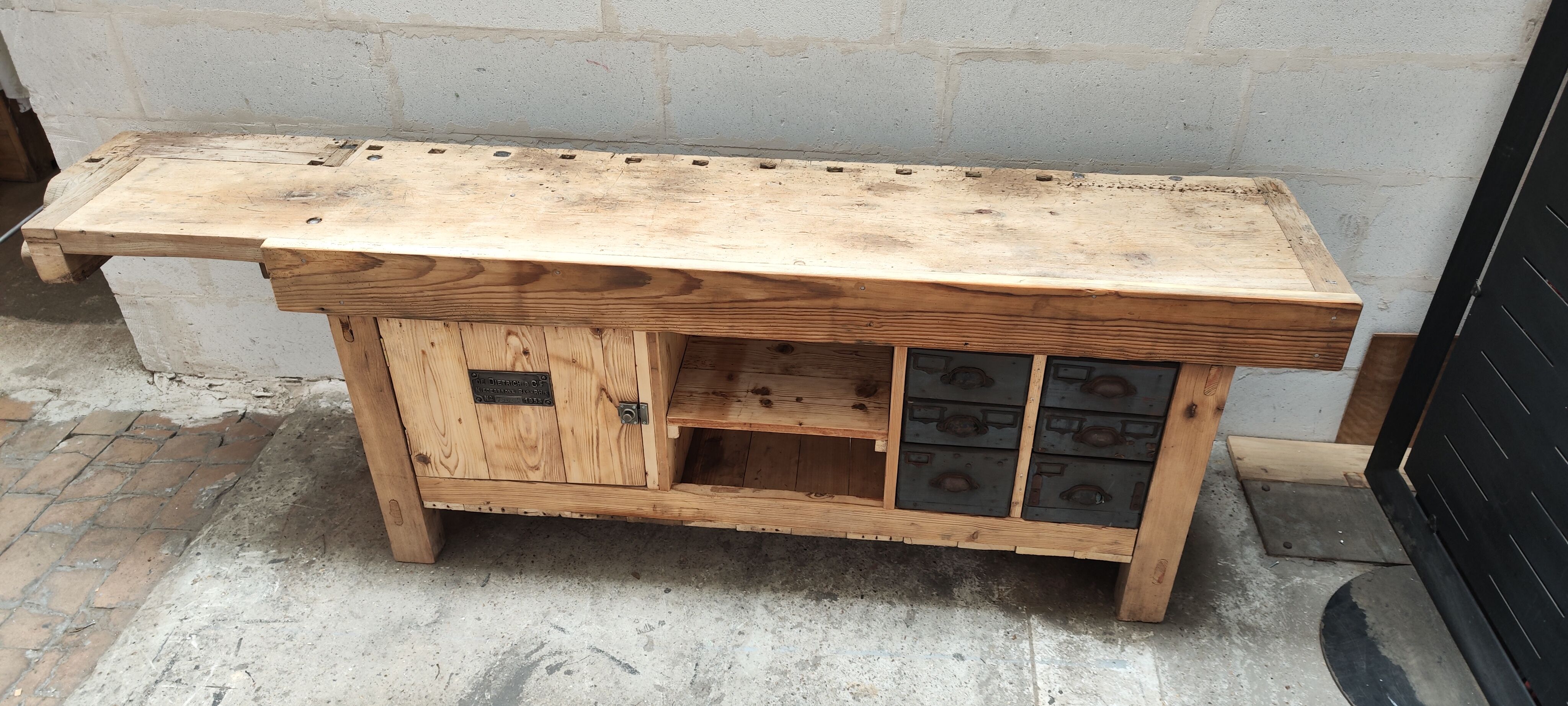 Carpenter's workbench