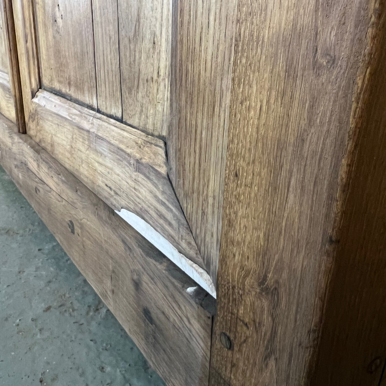 Sideboard in raw chestnut