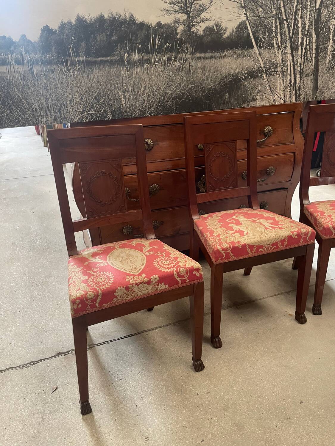 Lot de trois chaises anciennes en parfait état