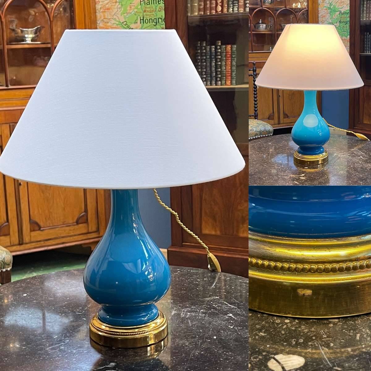 Lampe Napoléon III fin XIXème en opaline bleu