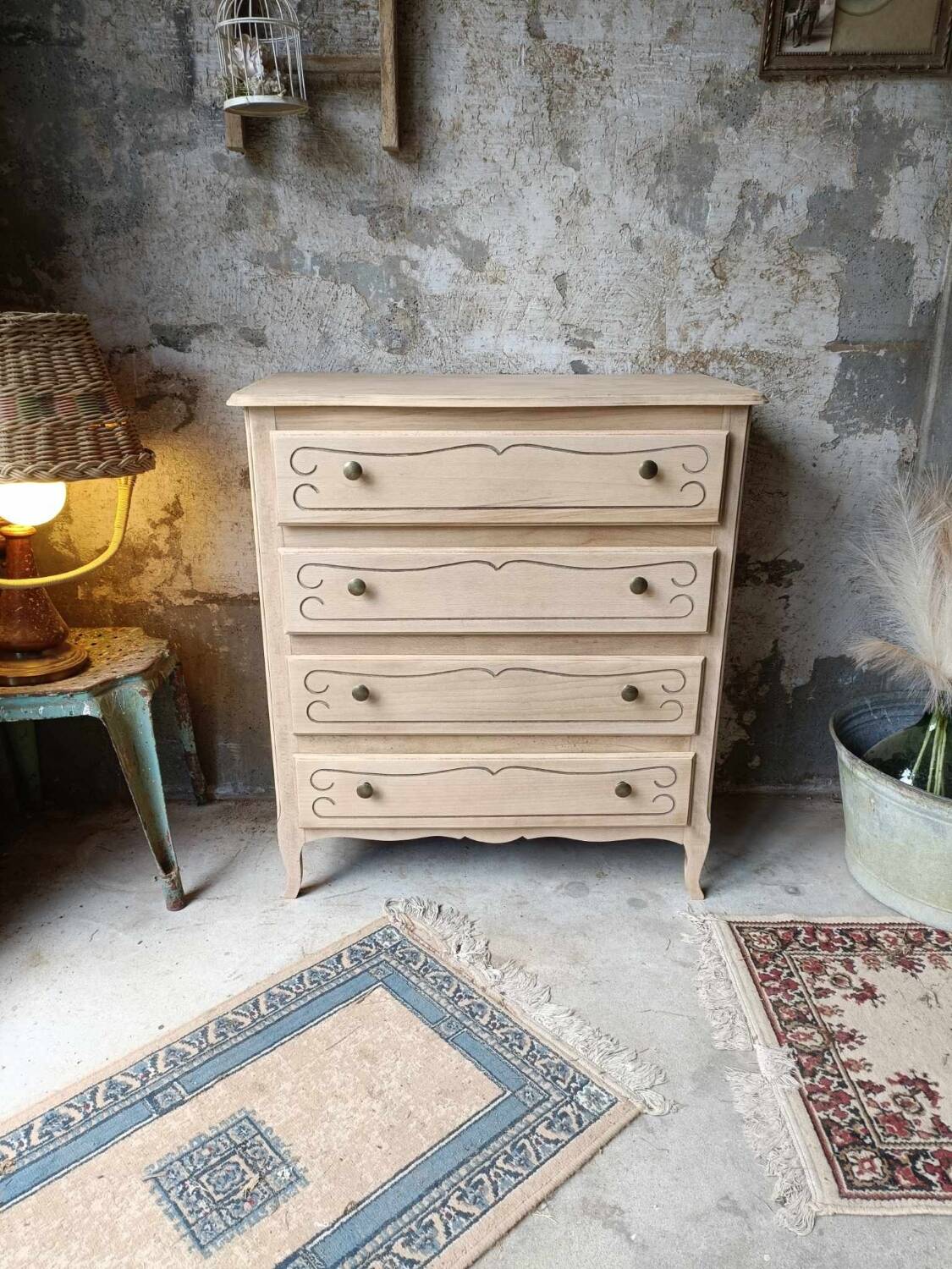 Wooden chest of drawers