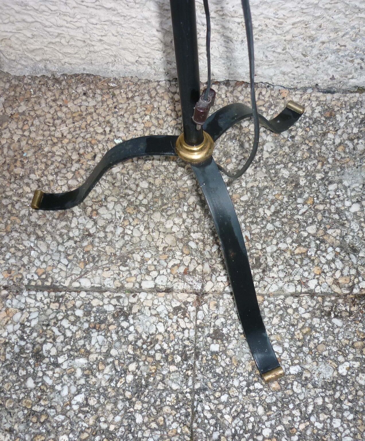 Vintage ringed black and gold brass floor lamp base