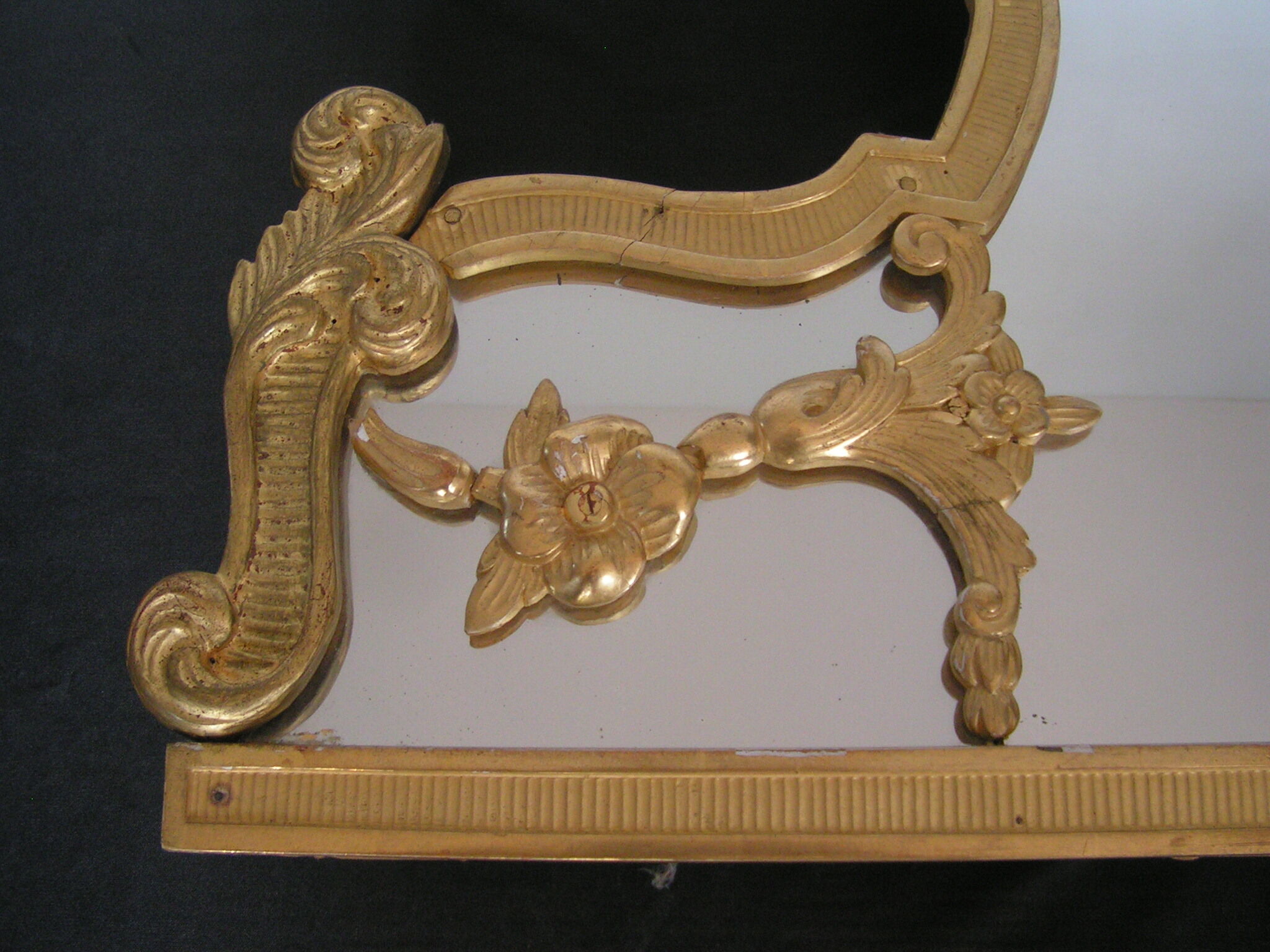 Miroir fronton en bois doré XIXeme style Louis XV - 78x49cm
