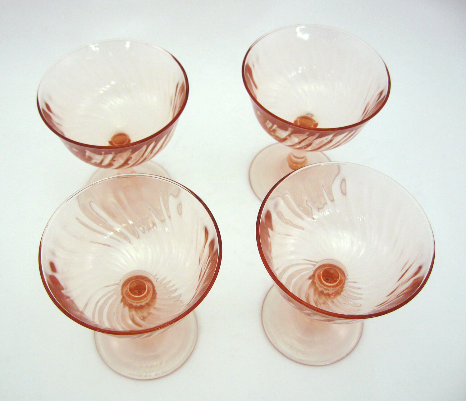 4 champagne glasses in powder pink twisted glass - Rosaline Luminarc Arcoroc - vintage 80s