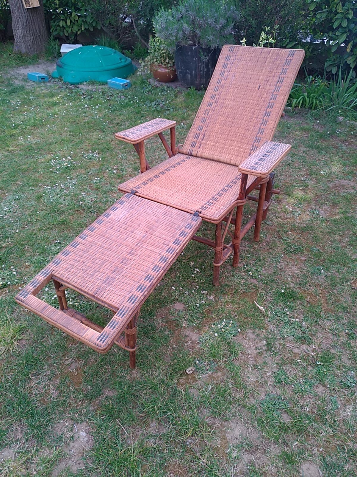 Vintage rattan long chair
