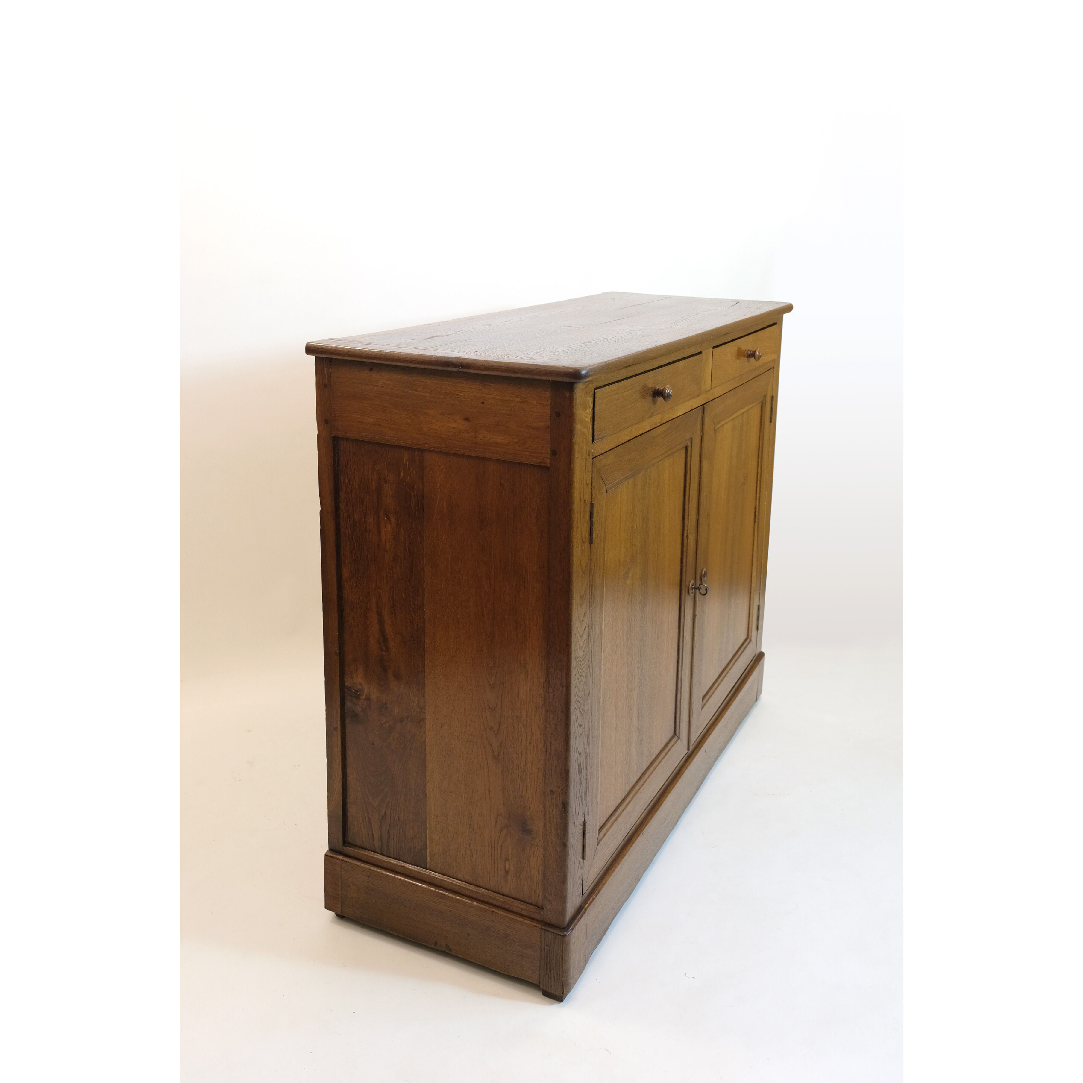 Buffet en chêne naturel du XIXème siècle.