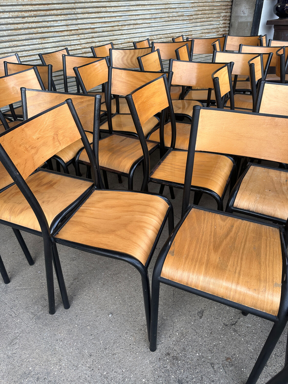 Lot de 50 chaises écoles bois et métal