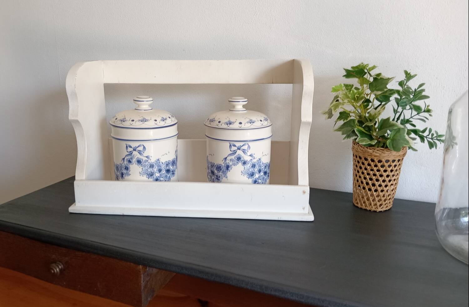 Wall mounted spice rack