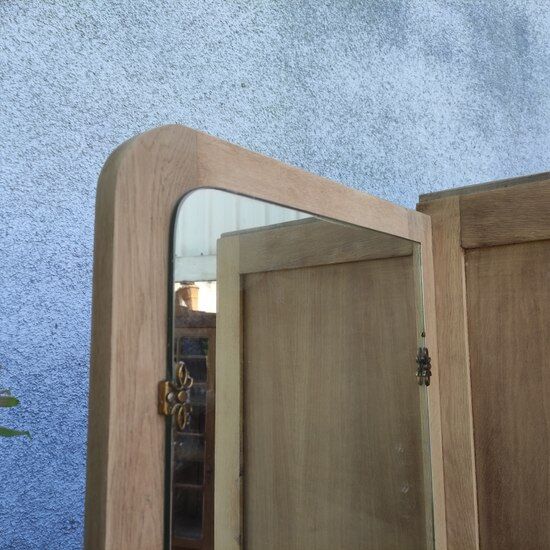 Asymmetrical cabinet