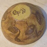 Chamotte clay bowl with bird decoration