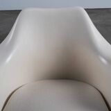 Eero Saarinen - Knoll Tulip armchairs