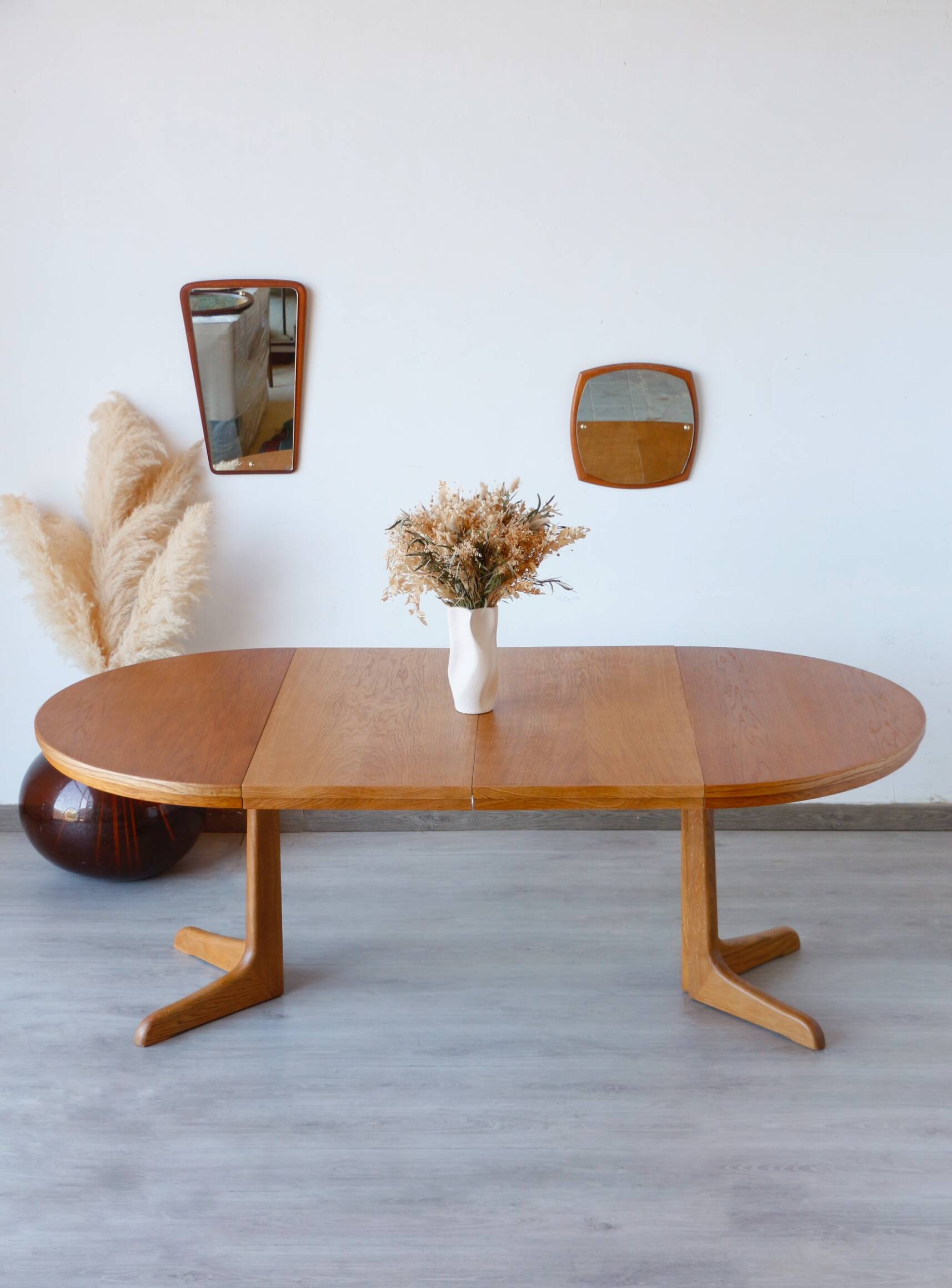 Vintage oak extendable dining table | Scandinavian design