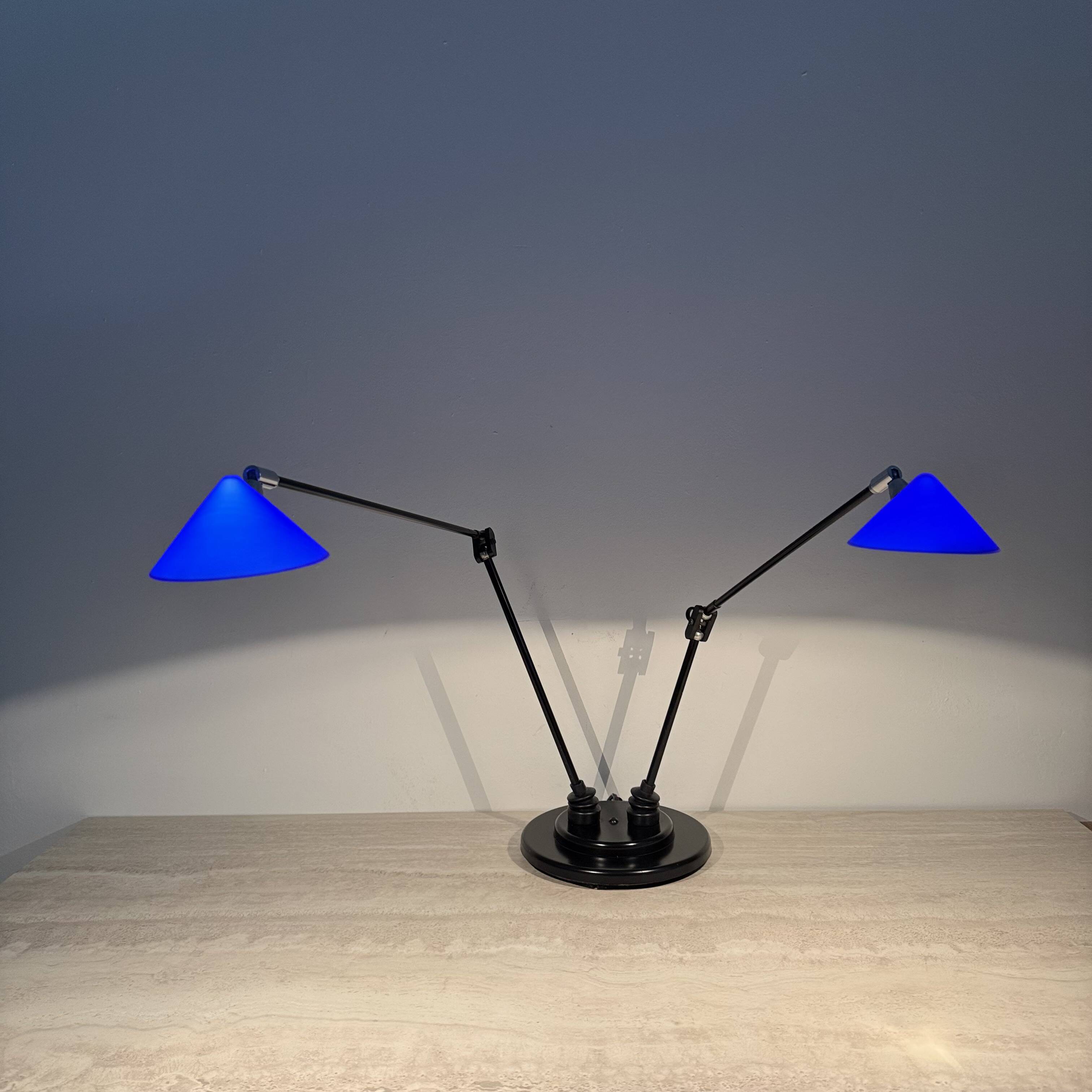 Lampe de table Pola Amstelveen design néerlandais, design minimaliste, années 1980.