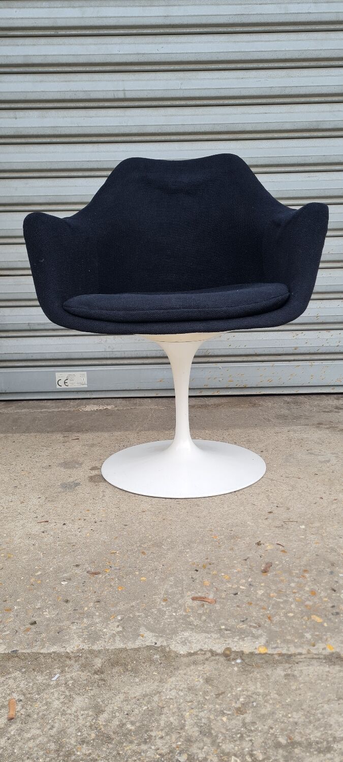 Tulip armchair by Eero Saarinen for Knoll
