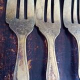 9 fourchettes à gâteau en laiton - manche en bakélite d'époque