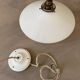 Suspension en verre opalin – vintage DeVOL