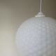 Suspension « boule » vintage en opaline