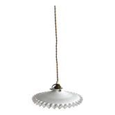 Suspension opaline blanche dentelle