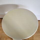 Tabouret blanc tripodes gedy, design by olaf von bohr