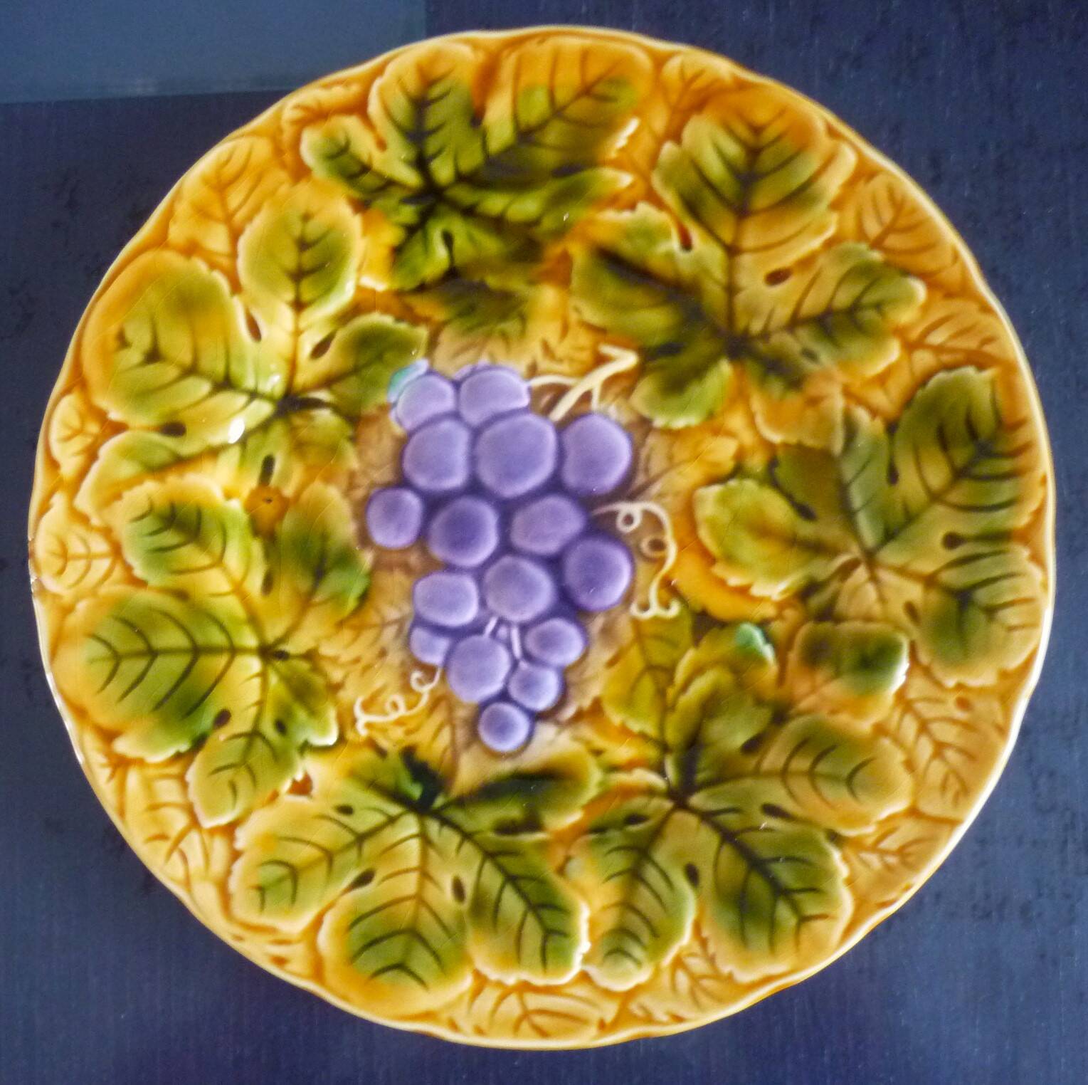 Dessert service of 12 barbotine plates, Sarreguemines, vintage