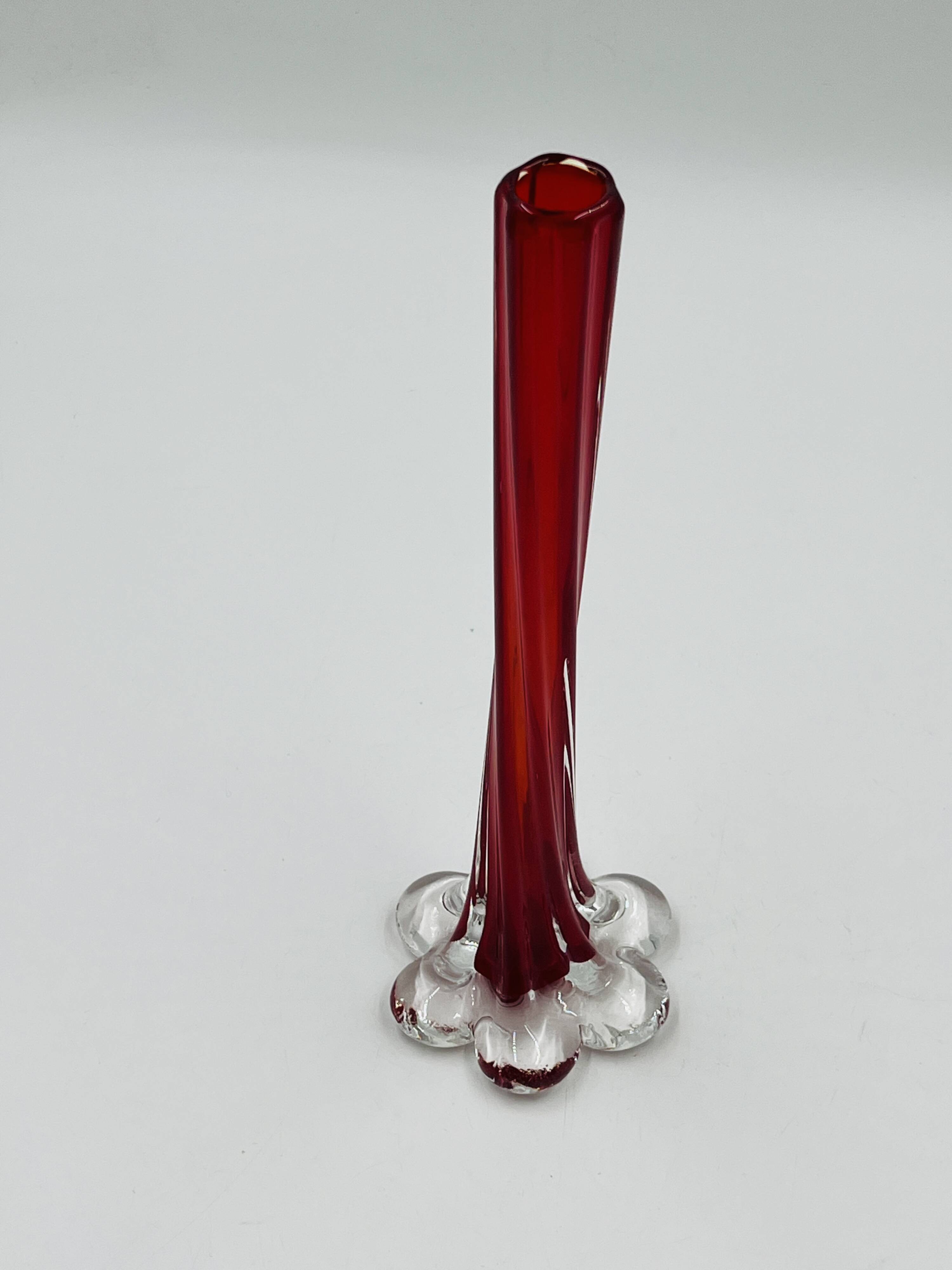 Red two-tone glass soliflore vintage design