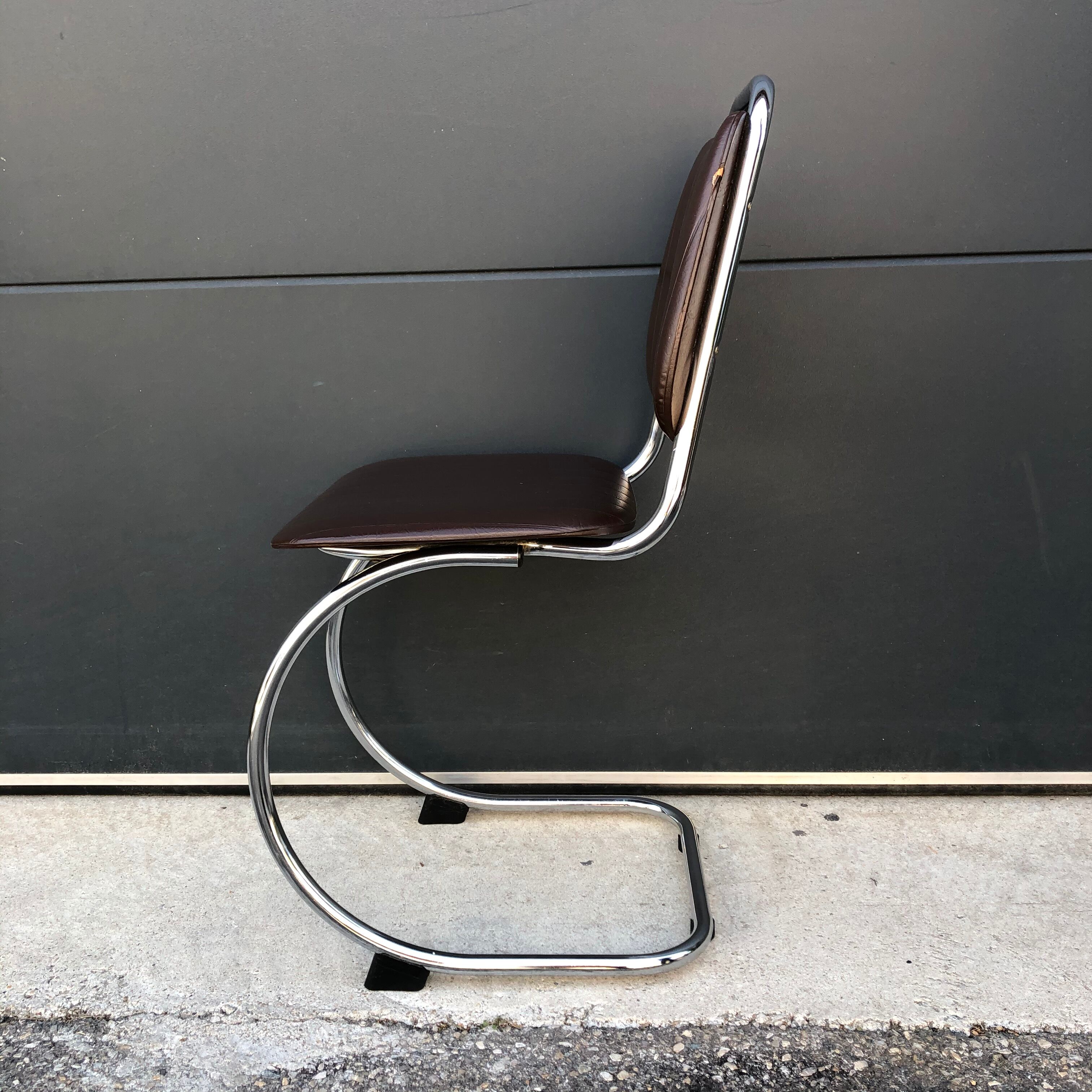 Roundtable and chairs