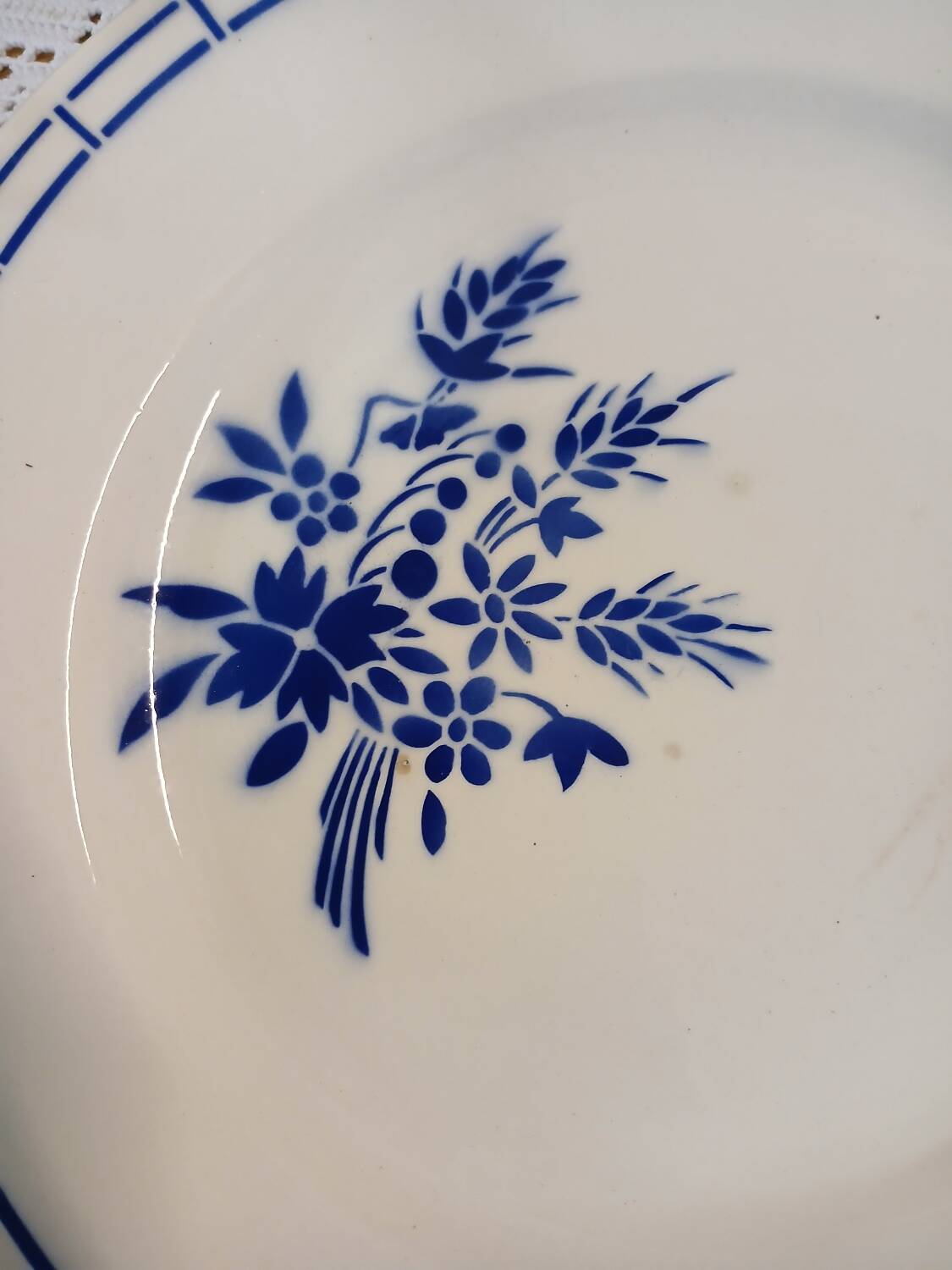 Round antique plate Badonviller