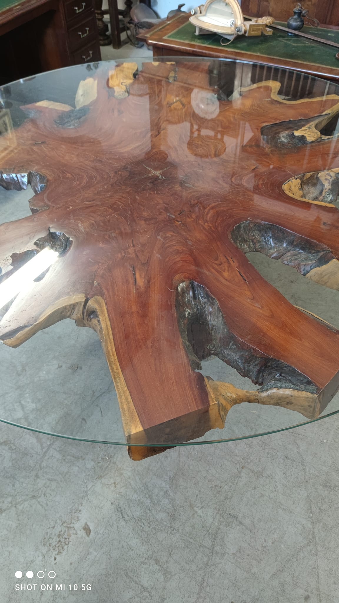 Round table carved from a wooden slice of PADOUK
