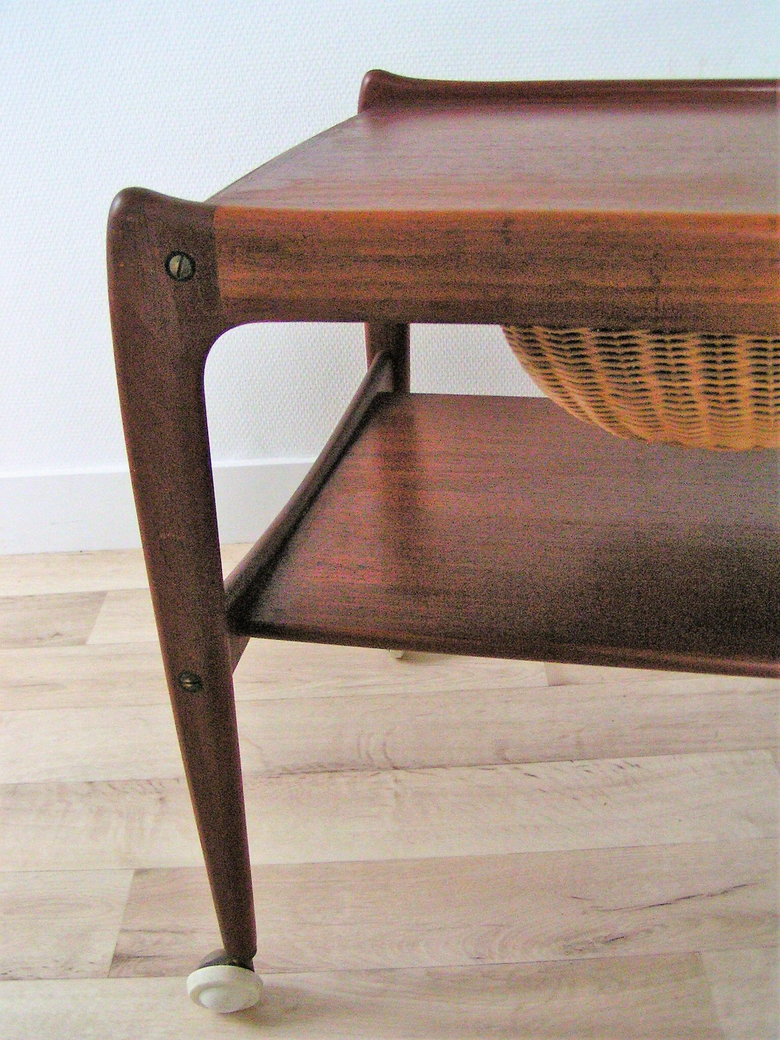 Table basse travailleuse à roulettes années 60