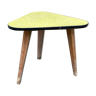 Guéridon triangulaire petite table basse jaune vintage tripode porte plante midcentury 1950 ancien