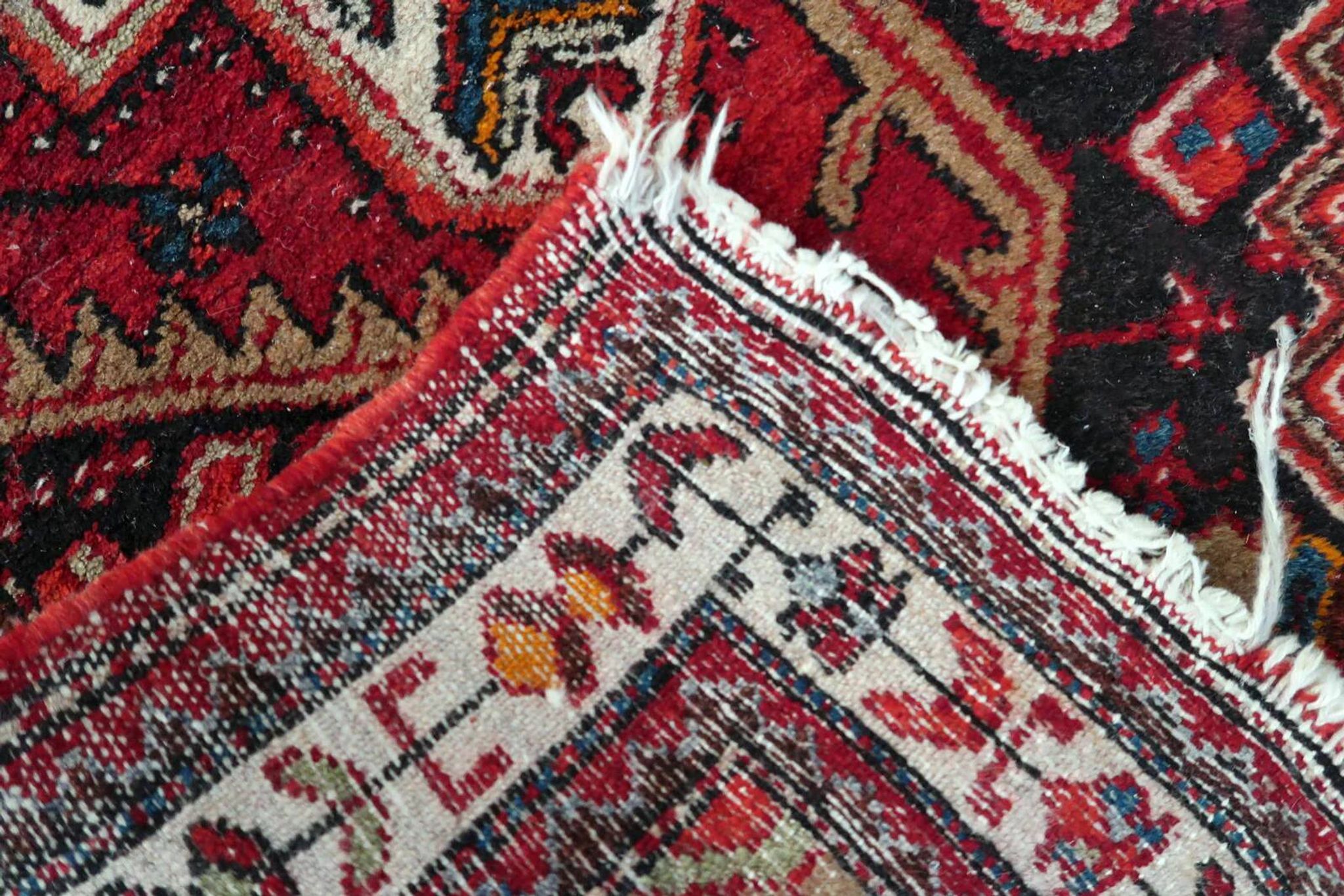 Antique 1920s Persian Hamadan rug 77cm x 121cm