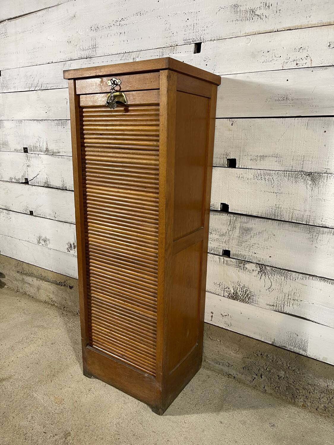 Curtain filing cabinet