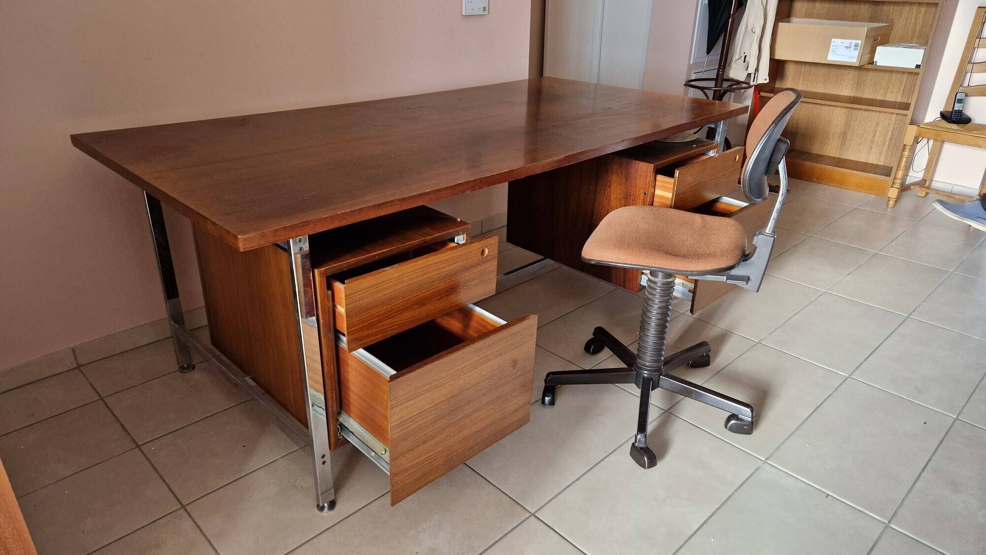 Large executive office