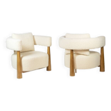 Pair of “bean” shaped armchairs, in blond beech. Contemporary work.