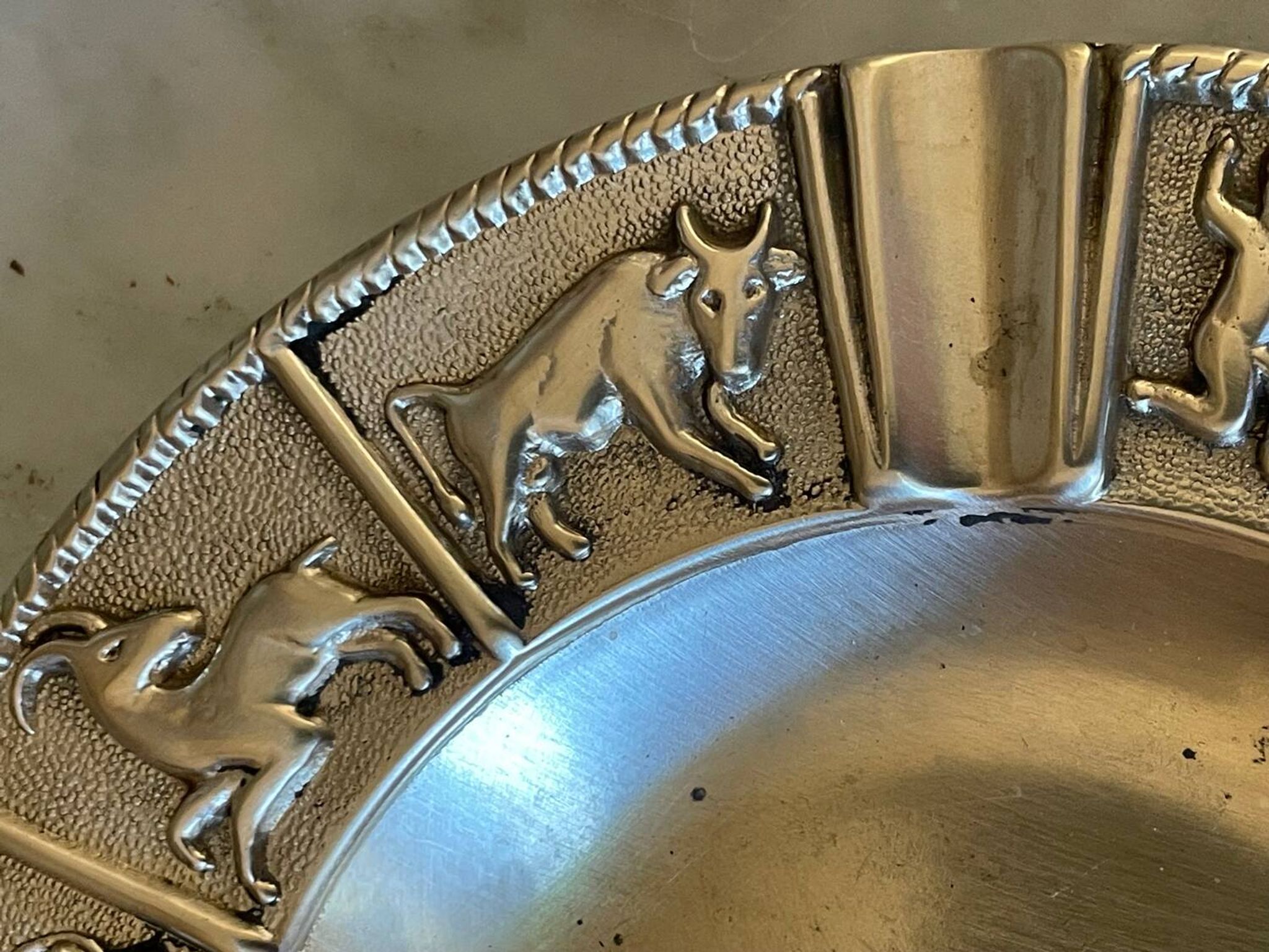 Cendrier horoscope en bronze doré vintage
