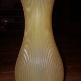 Vase jaune vintage