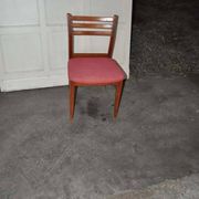 Set of 5 brown wooden chairs from the 70s, with red fabric seats - 2 with armrests.