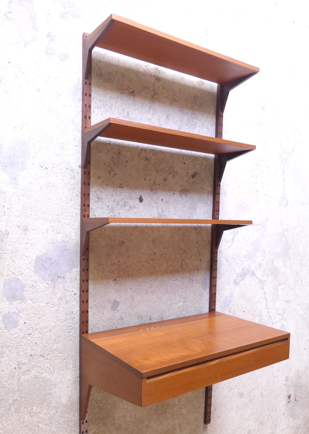 Wall desk "Royal System" by Poul Cadovius 1950