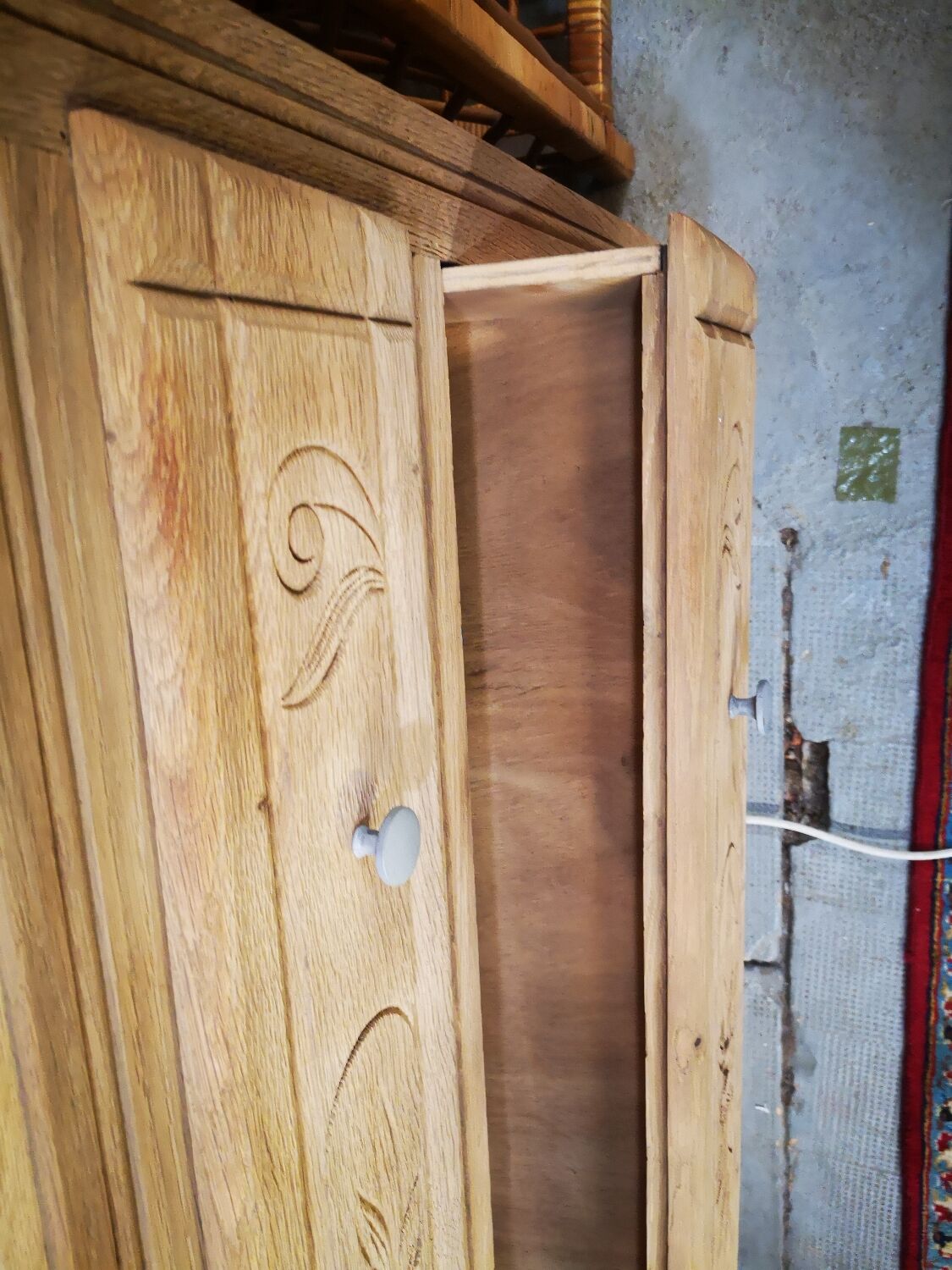 Aerogummed chest of drawers