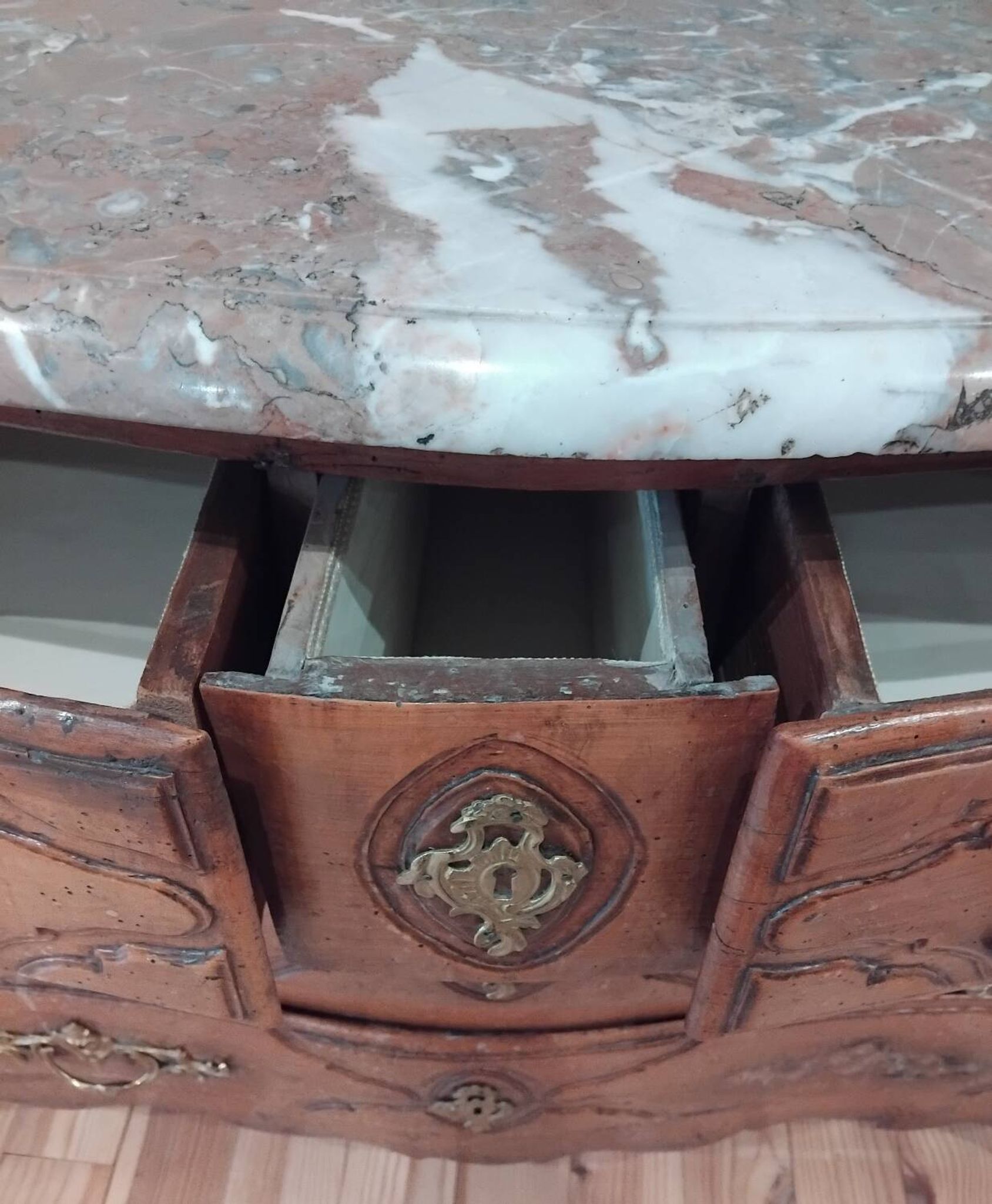 Ancienne Commode Style Louis XV