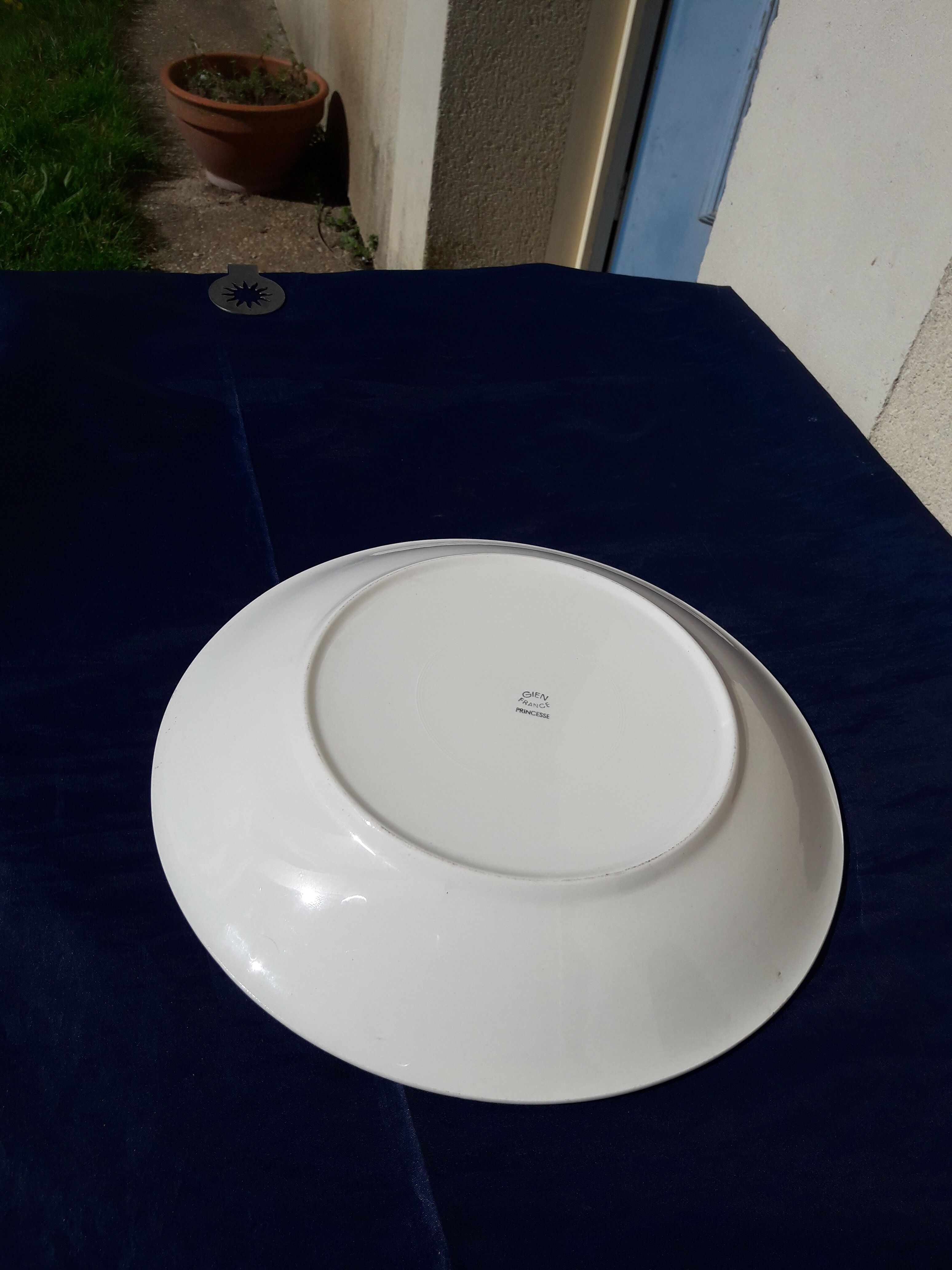 Gien model Princess Diam hollow round dish 29.5 cm